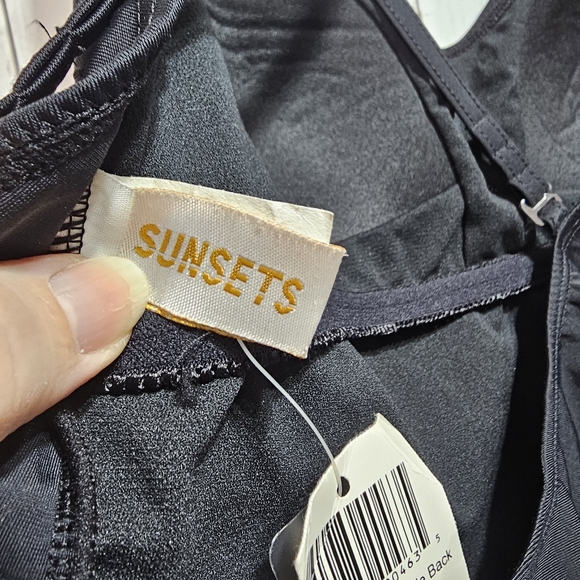 NWT Sunsets Swimwear Women's Black Convertible Back Swimsuit Size XL One Piece. - Picture 4 of 7
